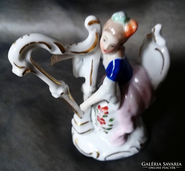 Kézzel festett, bájos nápolyi antik porcelán szobrocska, nipp