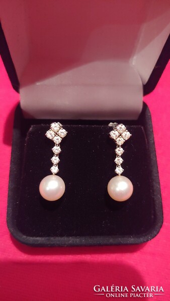 18 carat white gold earrings with diamonds and true pearls