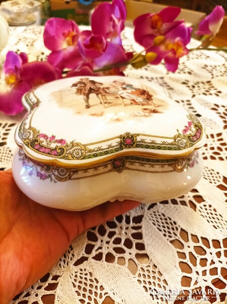 Gyönyörű jelzett porcelán bonbonier
