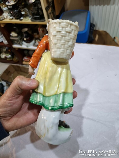 Ó-herendi porcelán figura