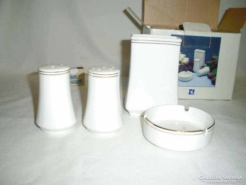 Négy darabos ÚJ porcelán készlet dobozában - PILON - váza, hamutál, só és vagy paprika szóró
