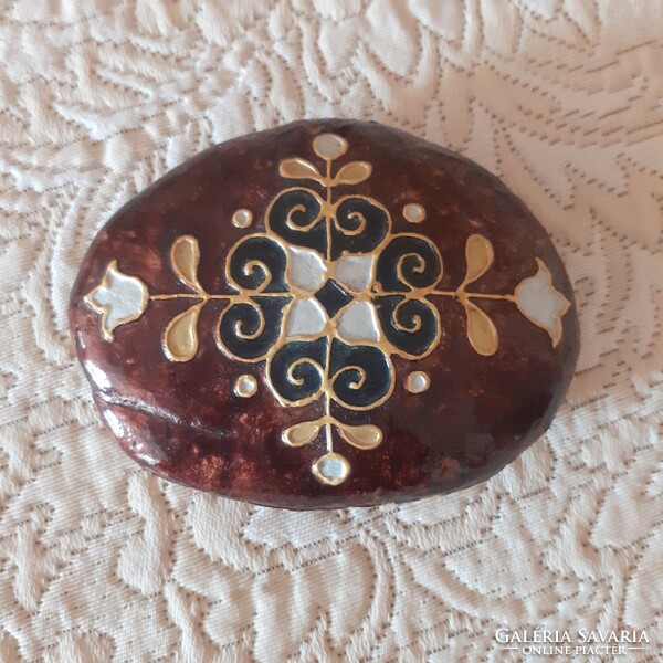 Painted pebbles, leaf weights