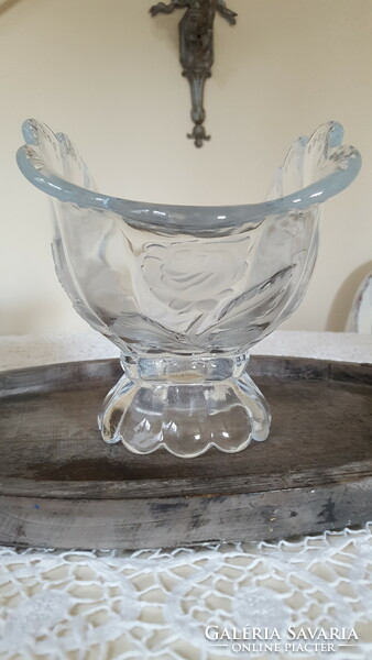 Beautiful, fan-shaped rose crystal glass centerpiece, offering