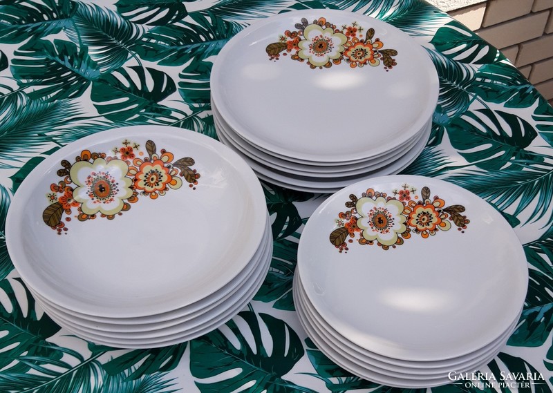 Tányérkészlet 18 db-os Alföldi porcelán, Icu barna virágos mintás tányér
