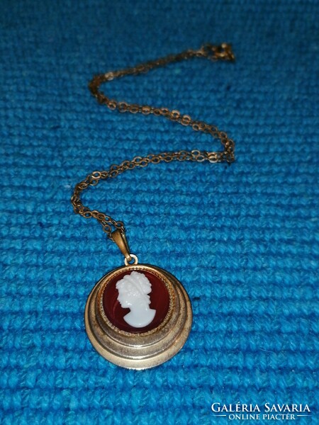 Old Cameo Pendant (409)