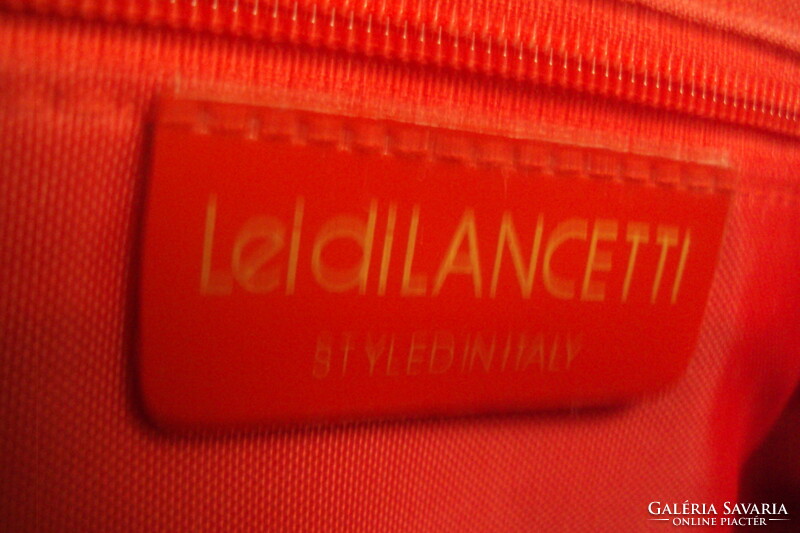 VADONATÚJ, "Lancetti" (olasz) márkájú paprikapiros,valódi lakkbőr,exkluzív női ridikül,márkajellel.