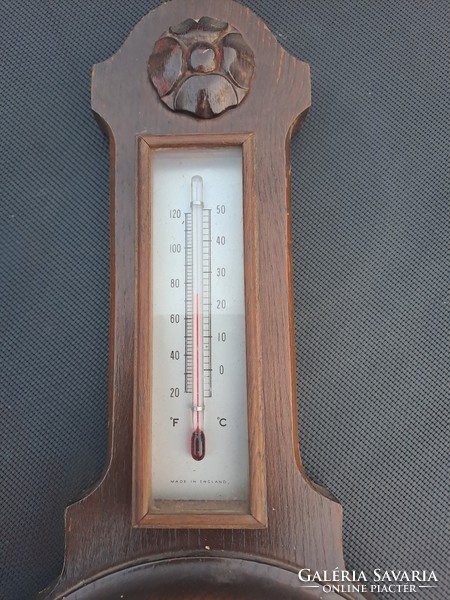 Barometer, English weather forecaster, with mobilizable thermometer
