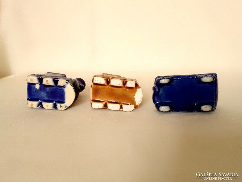 Régi retro mázas porcelán játék vonat gőzmozdony autó oldsmobil, vidám élénk színes