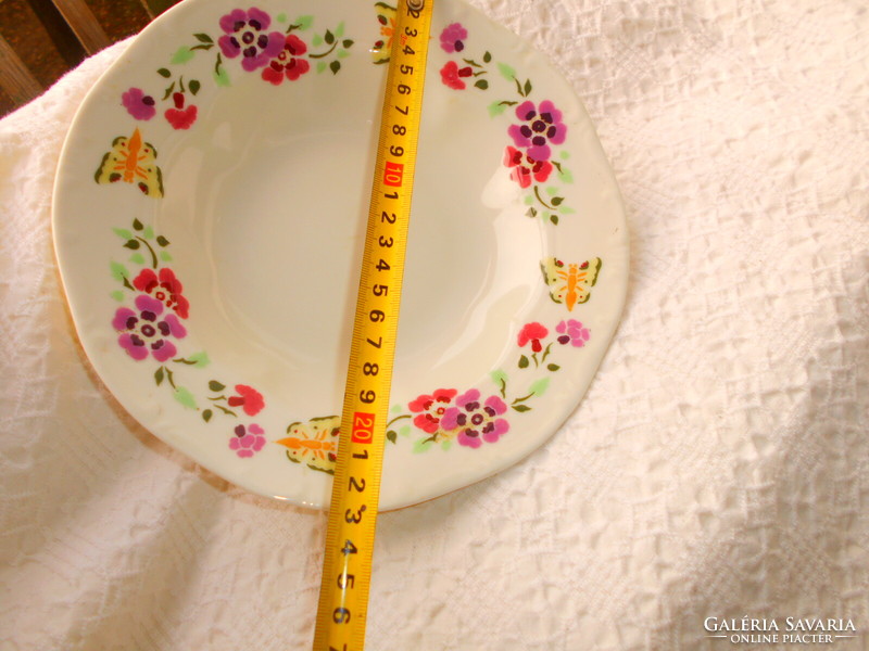 Zsolnay  tányér lepke-virág  mintával