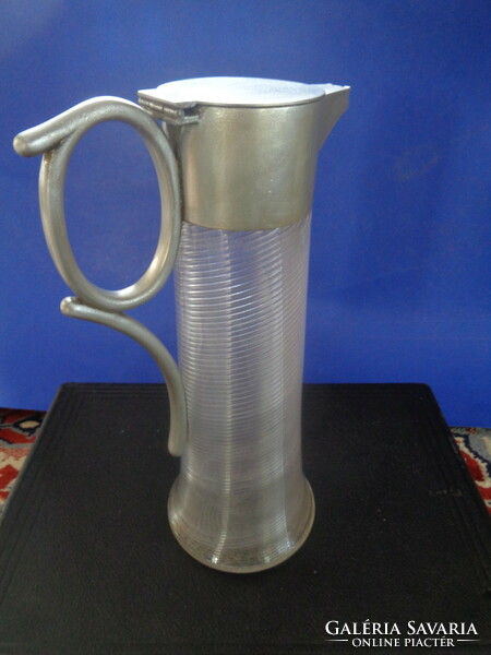Art deco spout - carafe with spiral glass