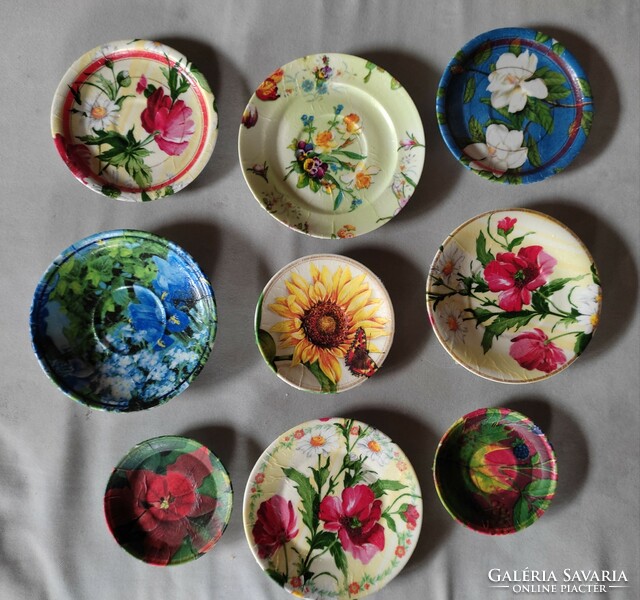 Colorful porcelain decorative plates