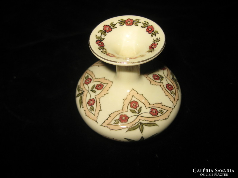 Zsolnay ,  kézzel festett  elegáns , kis váza  , 8 cm