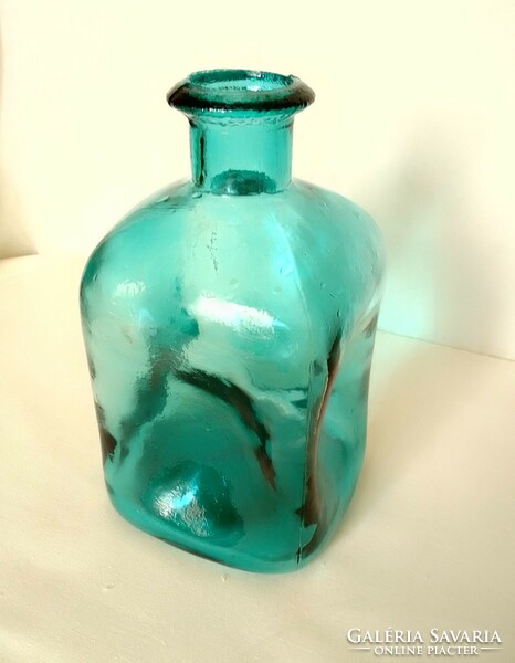 Régi gyönyörű különleges formájú szögletes vastag falú türkiz zöld kék színes üveg palack 80-as évek