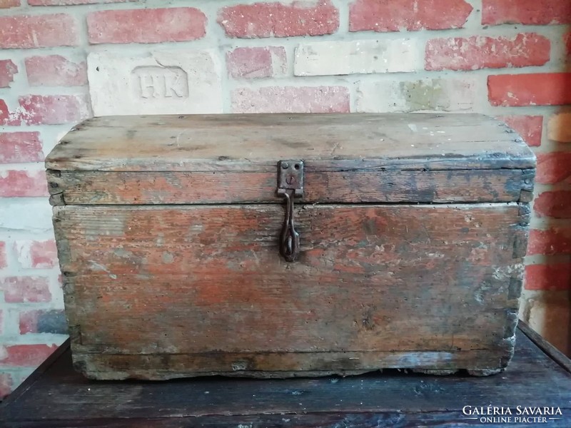 Patinated old travel chest, tool chest, military chest from the end of the 19th century, beginning of the 20th century