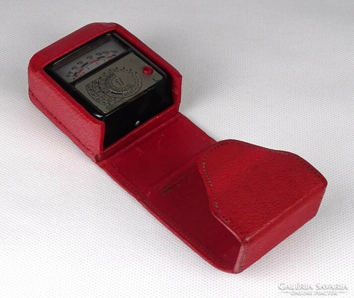 1K851 old sixtus light meter in red leather case
