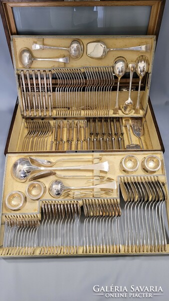 Angol fazonú, antik ezüst evőeszköz készlet dobozban 12 személyes, 146 darabos