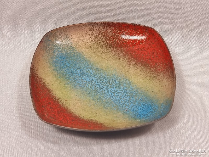 Rainbow-colored fire enamel bowl made of copper material. There is a fish mark on the sole