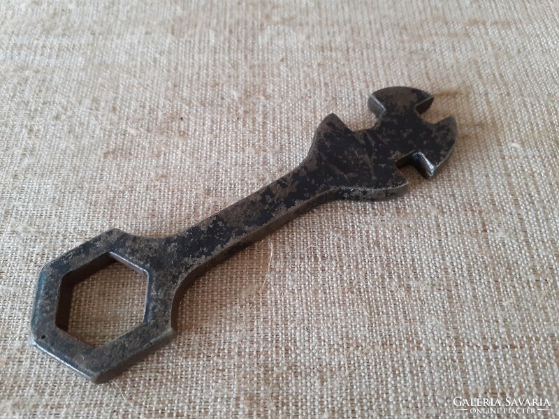 1 old universal bicycle key