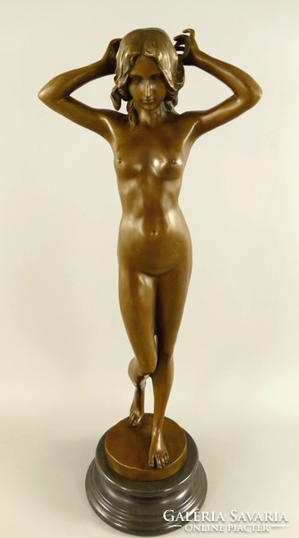 Monumentális női akt - bronz szobor