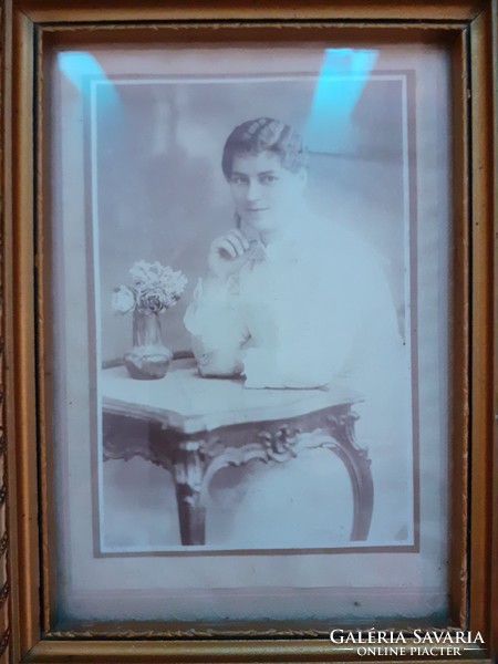 Régi női fotó képkeretben fénykép fali fotókeret falikép