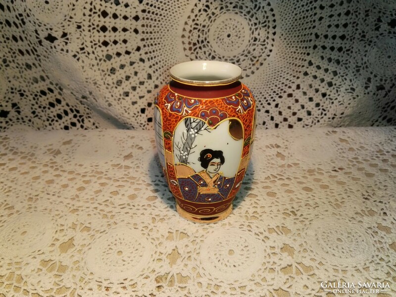 Satsuma eredeti kis váza...kézzel festett.