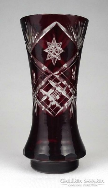 0U461 burgundy colored glass vase 17 cm