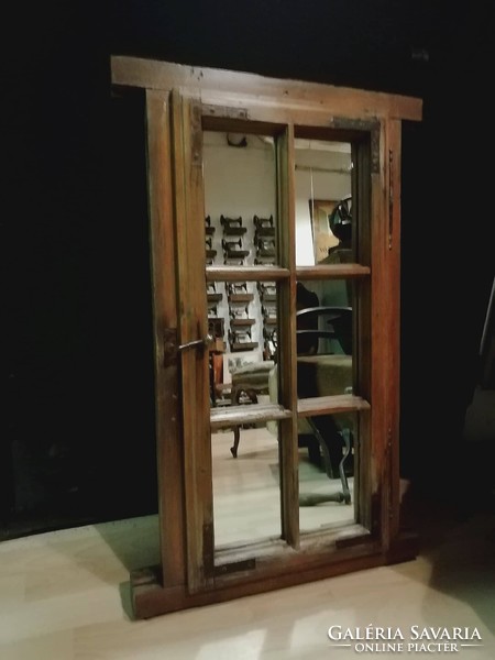 Régi ablak tükrözve, 20. század elejei kis méretű ablak tükörként, régi fenyőablak