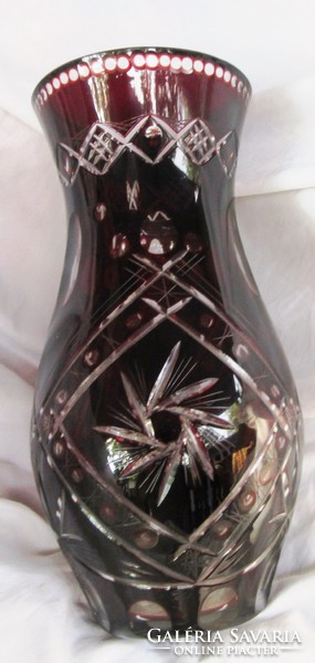 Bordó kristály üveg váza, metszett dekorativ 26cm magas