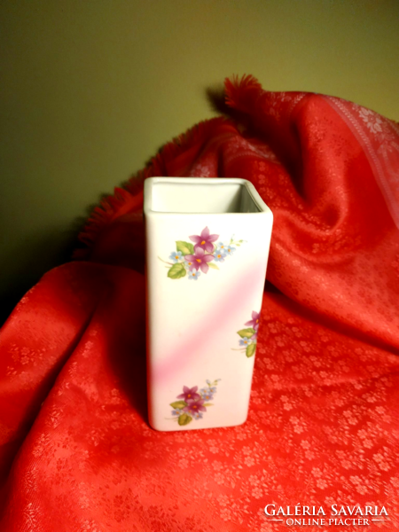 Virágmintás porcelán váza