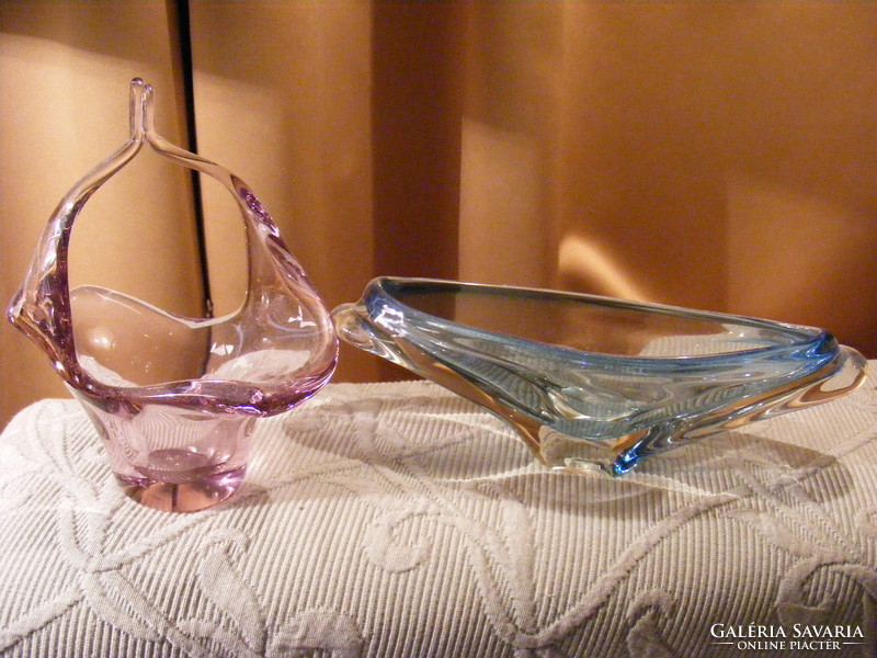 2 colored glass tabletop trays