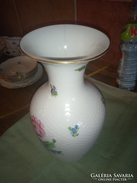25 cm Herendi váza hajszál repedés belül fotózva