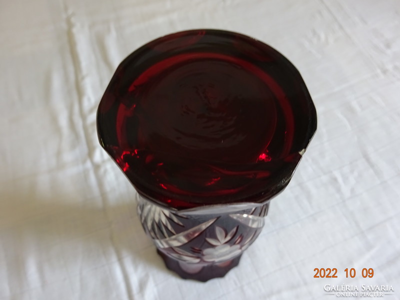 Csiszolt üveg rubin váza