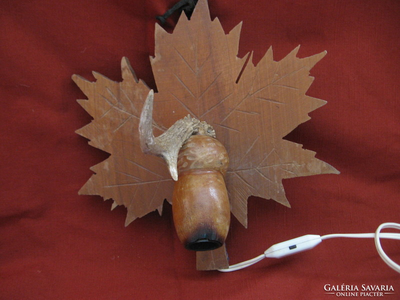 Hunting lamp, with antlers, oak leaf and acorn socket made of wood