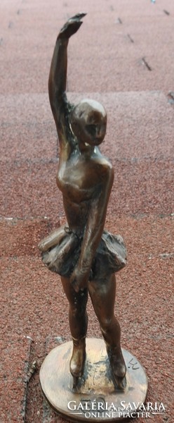 Bronz figura: korcsolyázó nő - jelzett