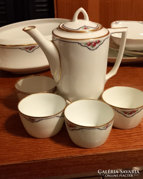Haasczjzek Czechoslovak porcelain tea pourer with 4 cups.