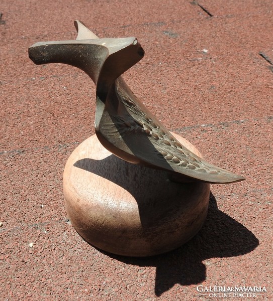 Jelzett bronz műalkotás Ásó alakú, Kunság Népe MGTSZ.KUNHEGYES 1948-1988 - hátulján jelzett