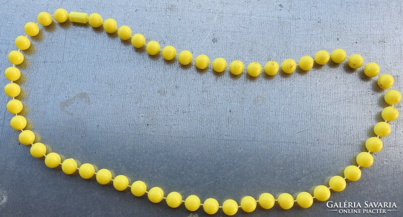 Old market bijou necklace - plastic yellow string of beads