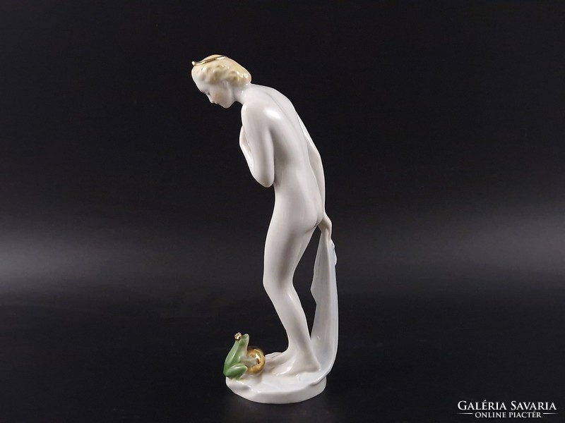Queen of Herend and frog king nude figure