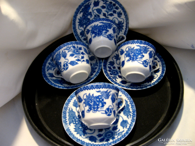 Set of 4 antique blue and white Japanese cups with cats or lions