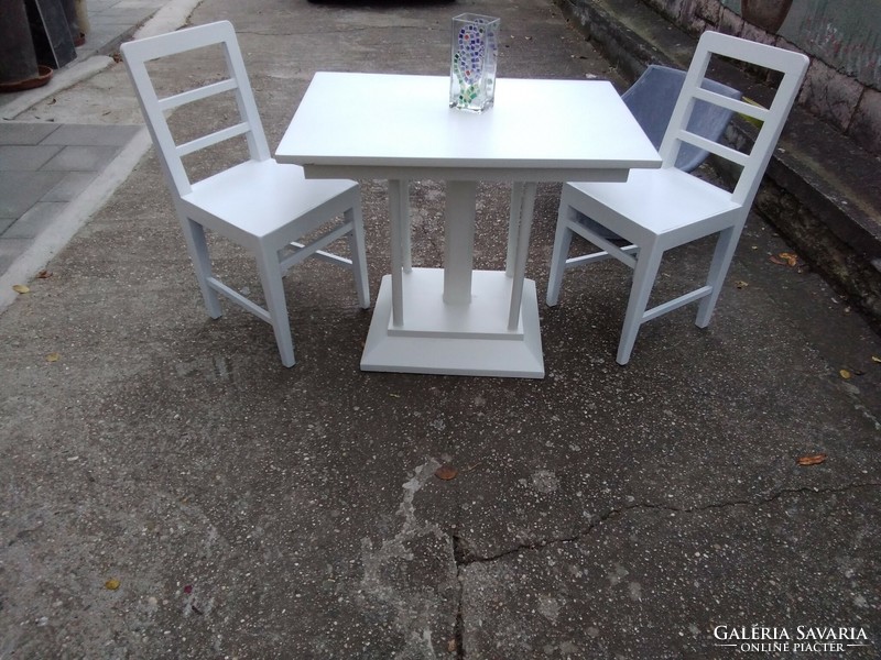 White table with two chairs