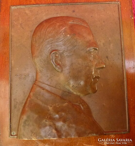 Antique bronze plaque 1931. Depicts a famous person. Marked.