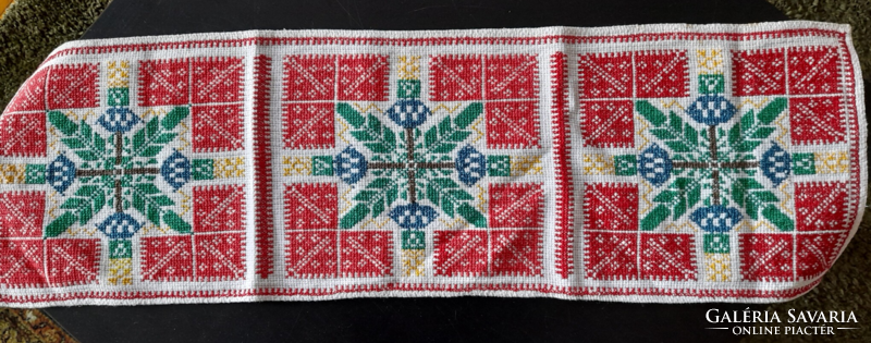 Vintage cross stitch embroidered runner