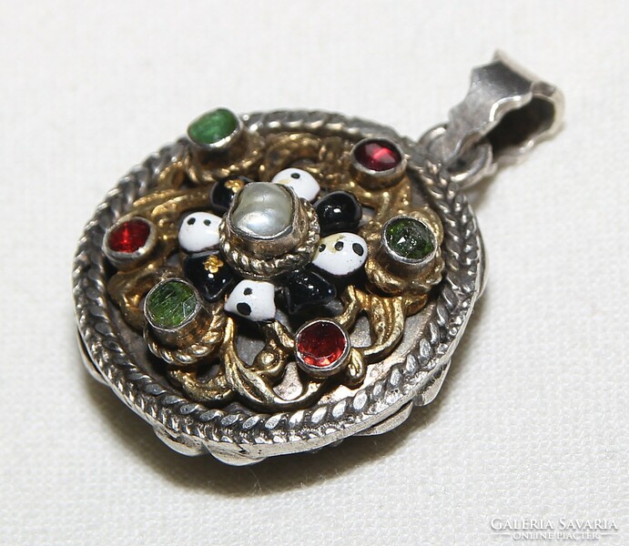 Antique gold-plated silver Austro-Hungarian pendant with an emerald and enameled amethyst