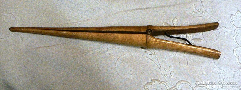 Old wooden glove expander tongs