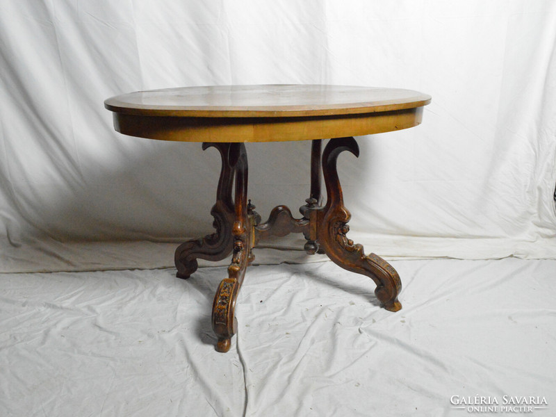 Antique oval table with spider legs