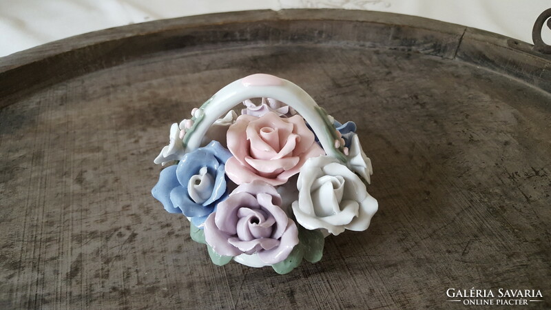 Gyönyörű porcelán rózsakosár