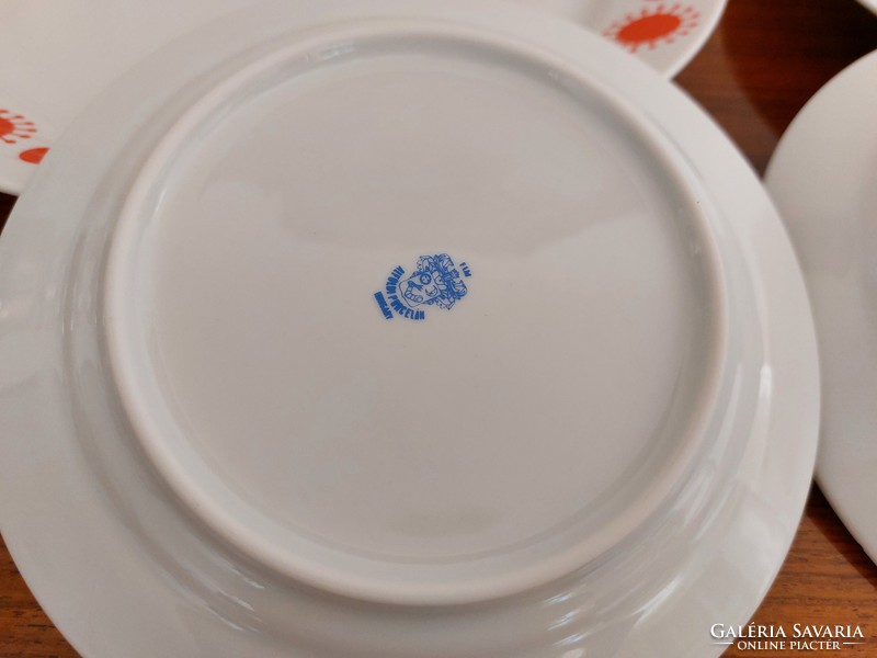 Retro 4 db Alföldi porcelán centrum varia piros mintás tányér 28,7 cm a legnagyobb