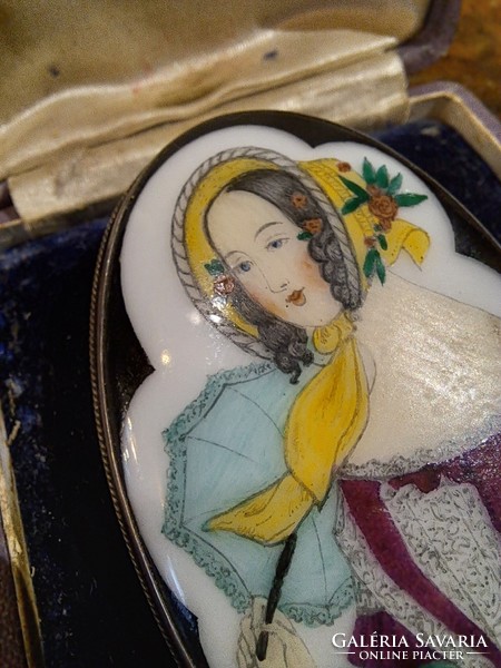 Art deco brooch with a painting by painter Ernő bánk