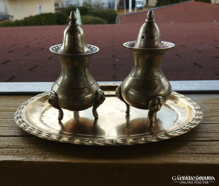 Antique lion head silver plated table salt and pepper spray set