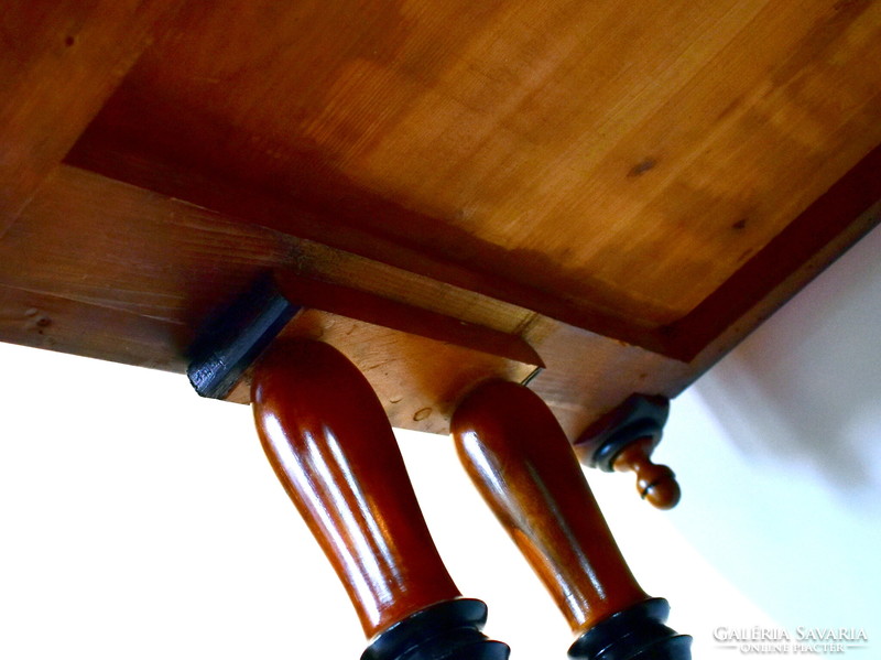 XIX. No. Biedermeier table with drawers!